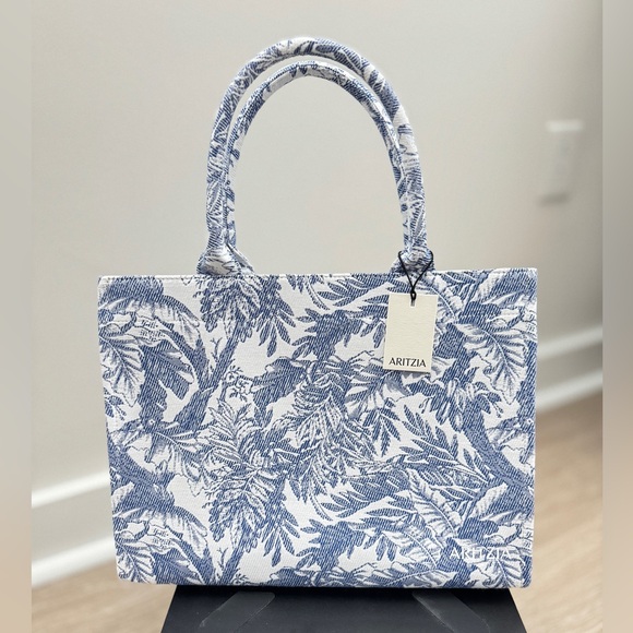 Aritzia Tote l Similar to Versace or Dior but for a fraction of the price! - Picture 7 of 11